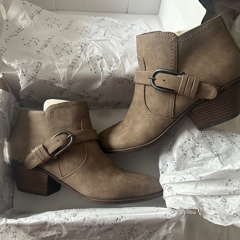 Indigo Rd. Francesca’s Taupe boots